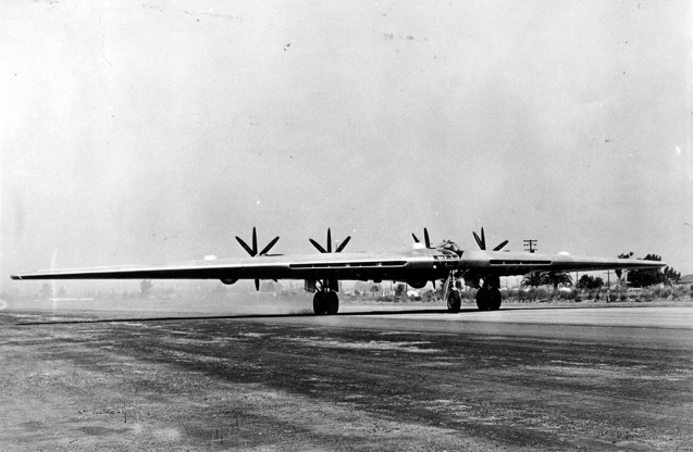 Northrop XB-35 před startem k prvnímu letu. foto: Northrop