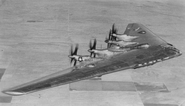 Northrop XB-35 s pozdějším provedením tlačných protiběžných vrtulí. foto: U.S. Air Force 