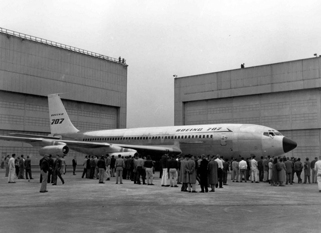 První sériový B707 po slavnostním rolloutu 28.října 1957