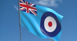 Sbírka znaků čsl. perutí RAF v Londýně je kompletní! Karel Řehka je předal v pátek 21. června v Londýně