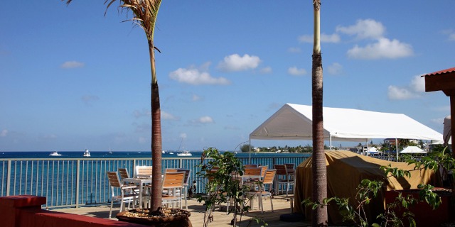 Kavárna přístavu George Town, Kajmanské ostrovy 05_(2)_(1024x683).jpg