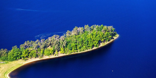 Orlická přehrada, kosa poblíž milešovského kempu Popelíky. Foto: Tomáš Vocelka 0c908fe53543b4ac00cd0c103dab_w1365_h768_g642318e659c211e8a79a0cc47ab5f122.jpg